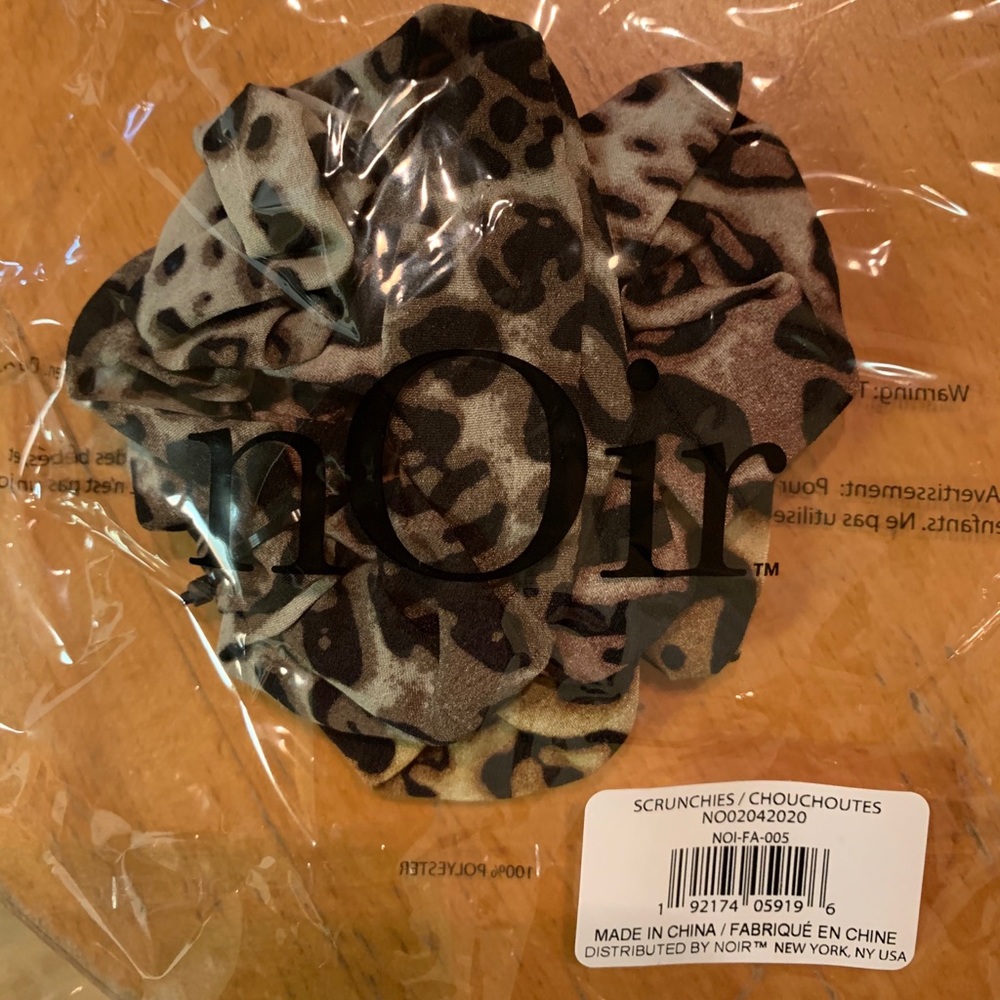 🌻 2/$10 ✨2X HP✨ nOir Jewelry Ombre Leopard Scrunchies - Picture 2 of 3